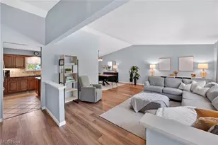 4563 Azalea Ln, North Olmsted, OH 44070 - Photo 5