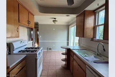 9316 Alexander Road, Garfield Heights, OH 44125 - Photo 3