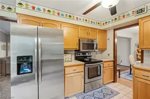 10471 Meadowhurst Ln, Chardon, OH 44024 - Photo 9