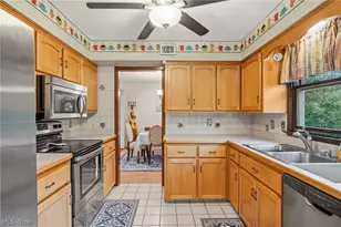 10471 Meadowhurst Ln, Chardon, OH 44024 - Photo 11