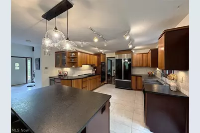9350 Hidden Lake Drive, Chesterland, OH 44026 - Photo 3