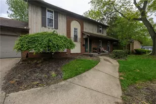 1805 Heritage Cir, Dover, OH 44622 - Photo 3