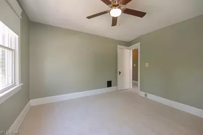 227 Roselawn Avenue NE, Warren, OH 44483 - Photo 27