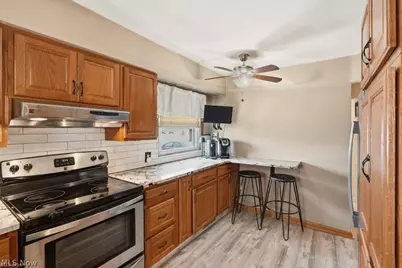 5066 W 6th Street, Brooklyn Heights, OH 44131 - Photo 11