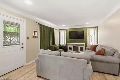 5066 W 6th Street, Brooklyn Heights, OH 44131 - Photo 5