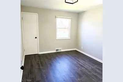 7515 Ridgefield Avenue, Parma, OH 44129 - Photo 11