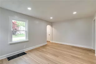 136 36th St NE, Canton, OH 44714 - Photo 9