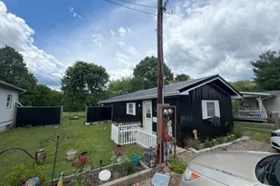 500 Holiday Ave, Uhrichsville, OH 44683 - Photo 17