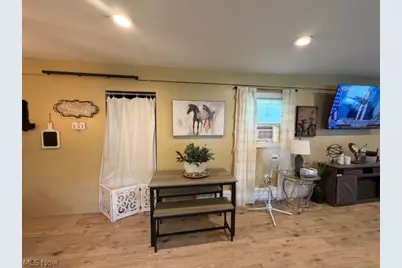 500 Holiday Avenue, Uhrichsville, OH 44683 - Photo 5