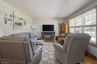 12097 Lisa Avenue NW, Hartville, OH 44632 - Photo 5
