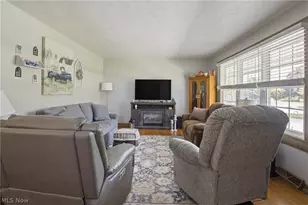 12097 Lisa Ave NW, Hartville, OH 44632 - Photo 5