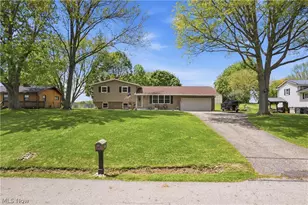 12097 Lisa Ave NW, Hartville, OH 44632 - Photo 3