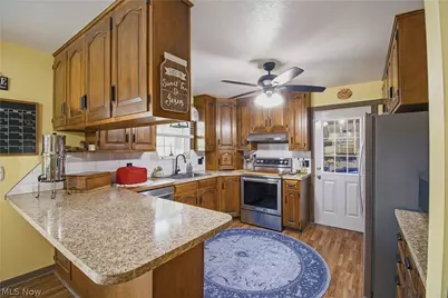 12097 Lisa Avenue NW, Hartville, OH 44632 - Photo 7