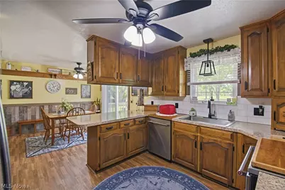 12097 Lisa Avenue NW, Hartville, OH 44632 - Photo 9