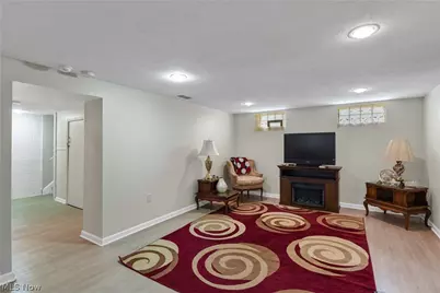 6483 Fernhurst Avenue, Parma Heights, OH 44130 - Photo 39
