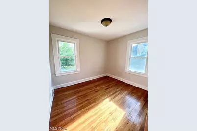 9725 Parkview Avenue, Garfield Heights, OH 44125 - Photo 19