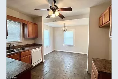 9725 Parkview Avenue, Garfield Heights, OH 44125 - Photo 7