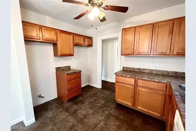 9725 Parkview Avenue, Garfield Heights, OH 44125 - Photo 9