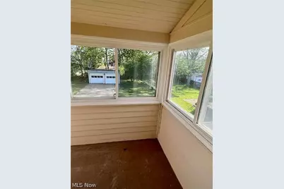 9725 Parkview Avenue, Garfield Heights, OH 44125 - Photo 21