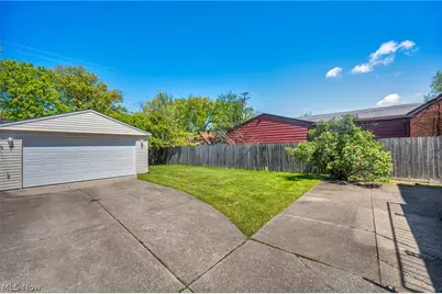 16005 Throckley Avenue, Loveland, OH 44128 - Photo 35