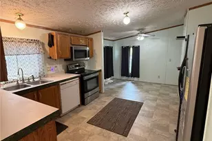 6476 Linda Ln, Ravenna, OH 44266 - Photo 3