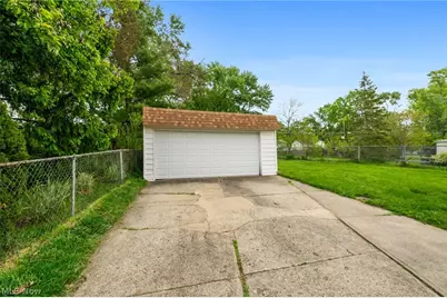 7249 Greenleaf Avenue, Parma, OH 44130 - Photo 27