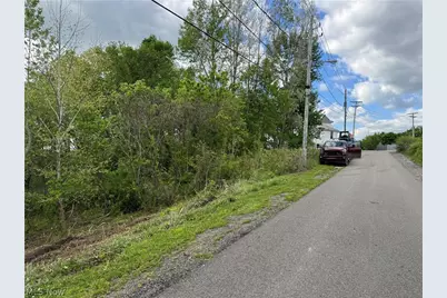 208 Easy Street, Freeport, OH 43973 - Photo 3