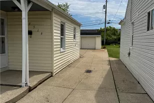 29516 Cresthaven Dr, Willowick, OH 44095 - Photo 3