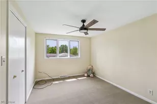 5420 Bluebell Dr, Lyndhurst, OH 44124 - Photo 21