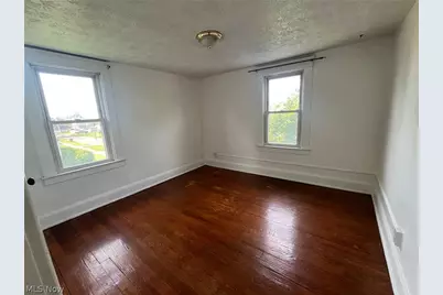 304 Lowell Avenue NE, Warren, OH 44483 - Photo 9