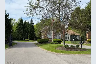 28 Hunters Woods Boulevard #B, Canfield, OH 44406 - Photo 3