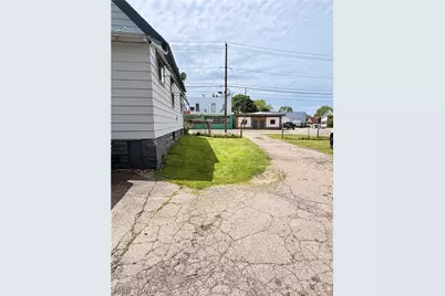 3345 Elyria Avenue, Lorain, OH 44055 - Photo 13