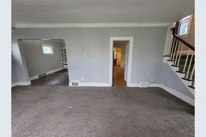 10605 Grace Avenue, Garfield Heights, OH 44125 - Photo 7