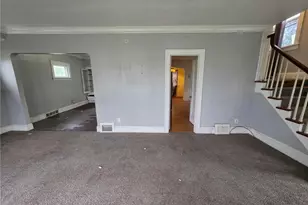 10605 Grace Ave, Garfield Heights, OH 44125 - Photo 7