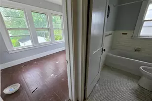 10605 Grace Ave, Garfield Heights, OH 44125 - Photo 19