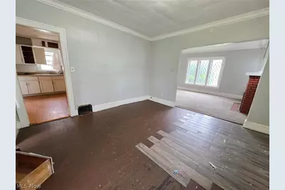 10605 Grace Avenue, Garfield Heights, OH 44125 - Photo 11