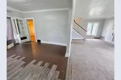 10605 Grace Avenue, Garfield Heights, OH 44125 - Photo 9