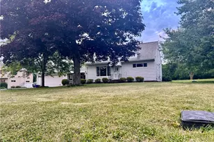 10481 Briar Hill Dr, Kirtland, OH 44094 - Photo 3