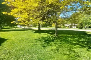 10481 Briar Hill Dr, Kirtland, OH 44094 - Photo 9