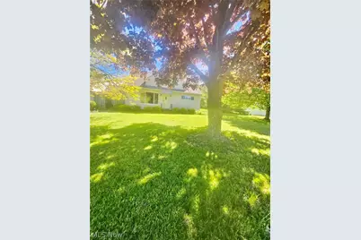 10481 Briar Hill Drive, Kirtland, OH 44094 - Photo 7