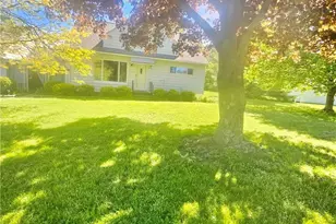 10481 Briar Hill Dr, Kirtland, OH 44094 - Photo 7