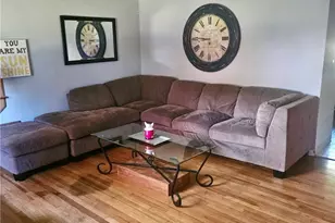 10481 Briar Hill Dr, Kirtland, OH 44094 - Photo 9