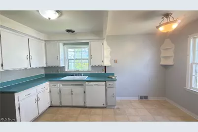 3074 Keswick Road, Huber Heights, OH 44120 - Photo 5