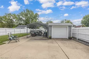 2424 E 30th St, South Lorain, OH 44055 - Photo 13