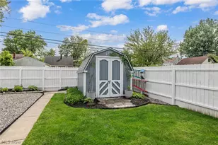2424 E 30th St, South Lorain, OH 44055 - Photo 11