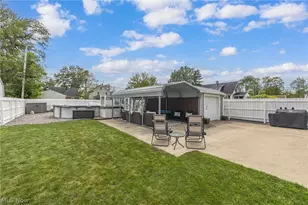 2424 E 30th St, South Lorain, OH 44055 - Photo 9