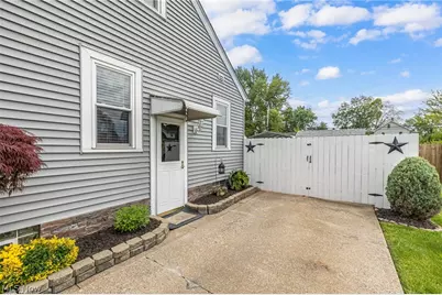 2424 E 30th Street, South Lorain, OH 44055 - Photo 5