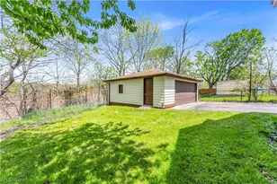 18123 McCracken Rd, Maple Heights, OH 44137 - Photo 27