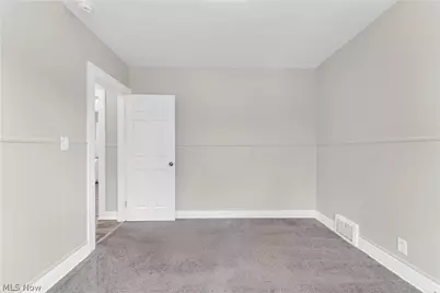 18123 McCracken Road, Maple Heights, OH 44137 - Photo 15