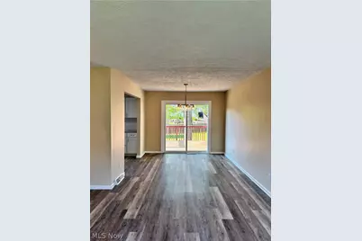 663 Meadowland Drive, Hubbard, OH 44425 - Photo 5